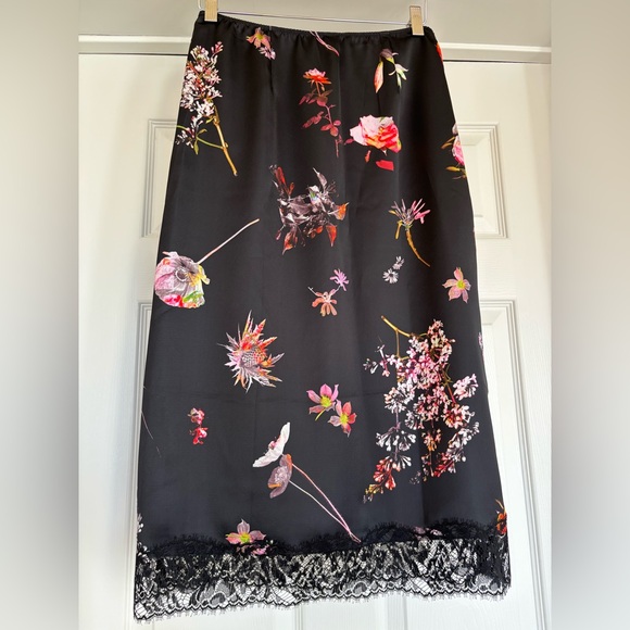 NWT Victoria’s Secret Black Floral Print Satin & Lace Midi Skirt in Size Medium - Picture 3 of 17